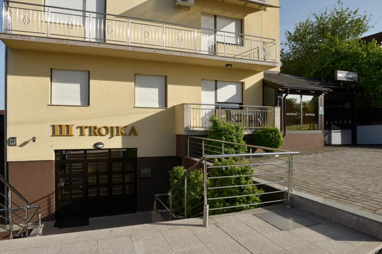 Apartmani I Bungalovi Trojka 바냐루카 외부 사진