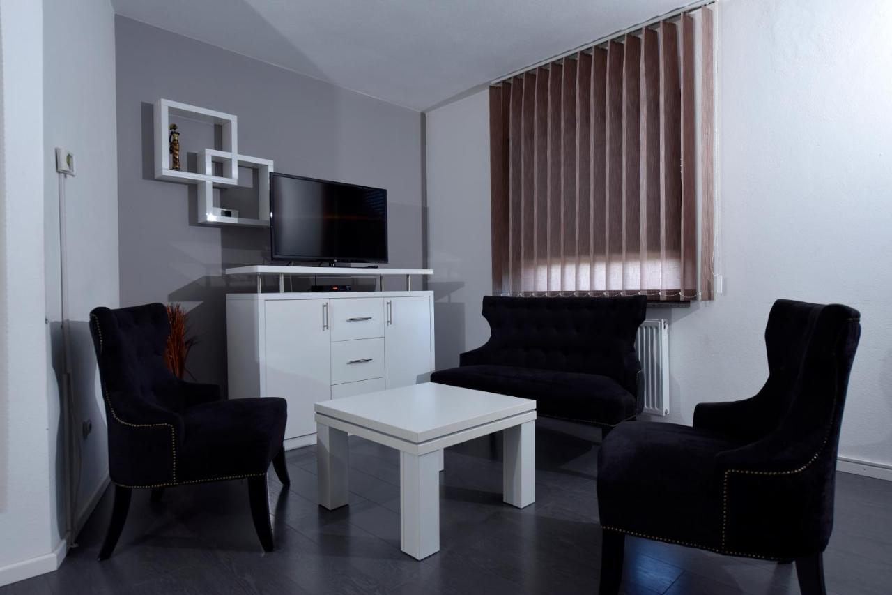 Apartmani I Bungalovi Trojka 바냐루카 외부 사진