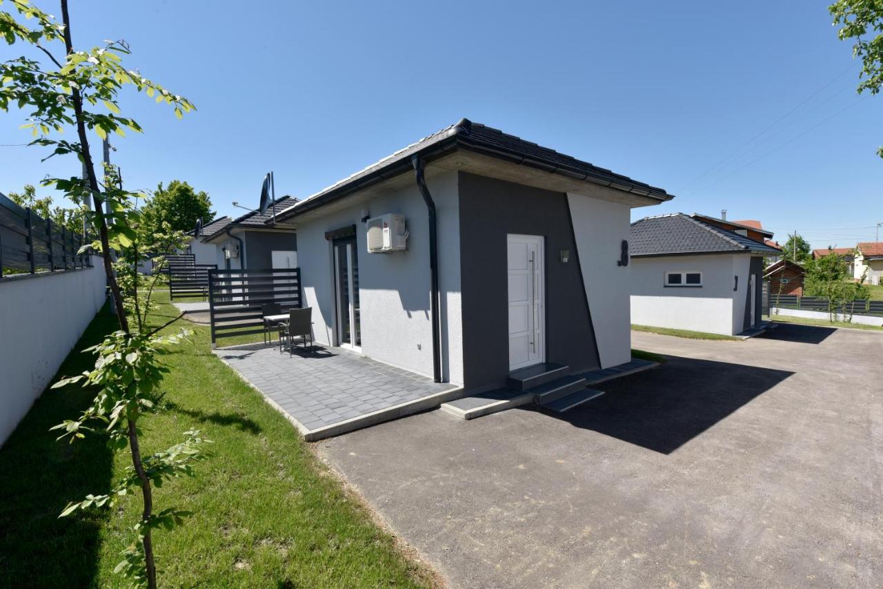 Apartmani I Bungalovi Trojka 바냐루카 외부 사진