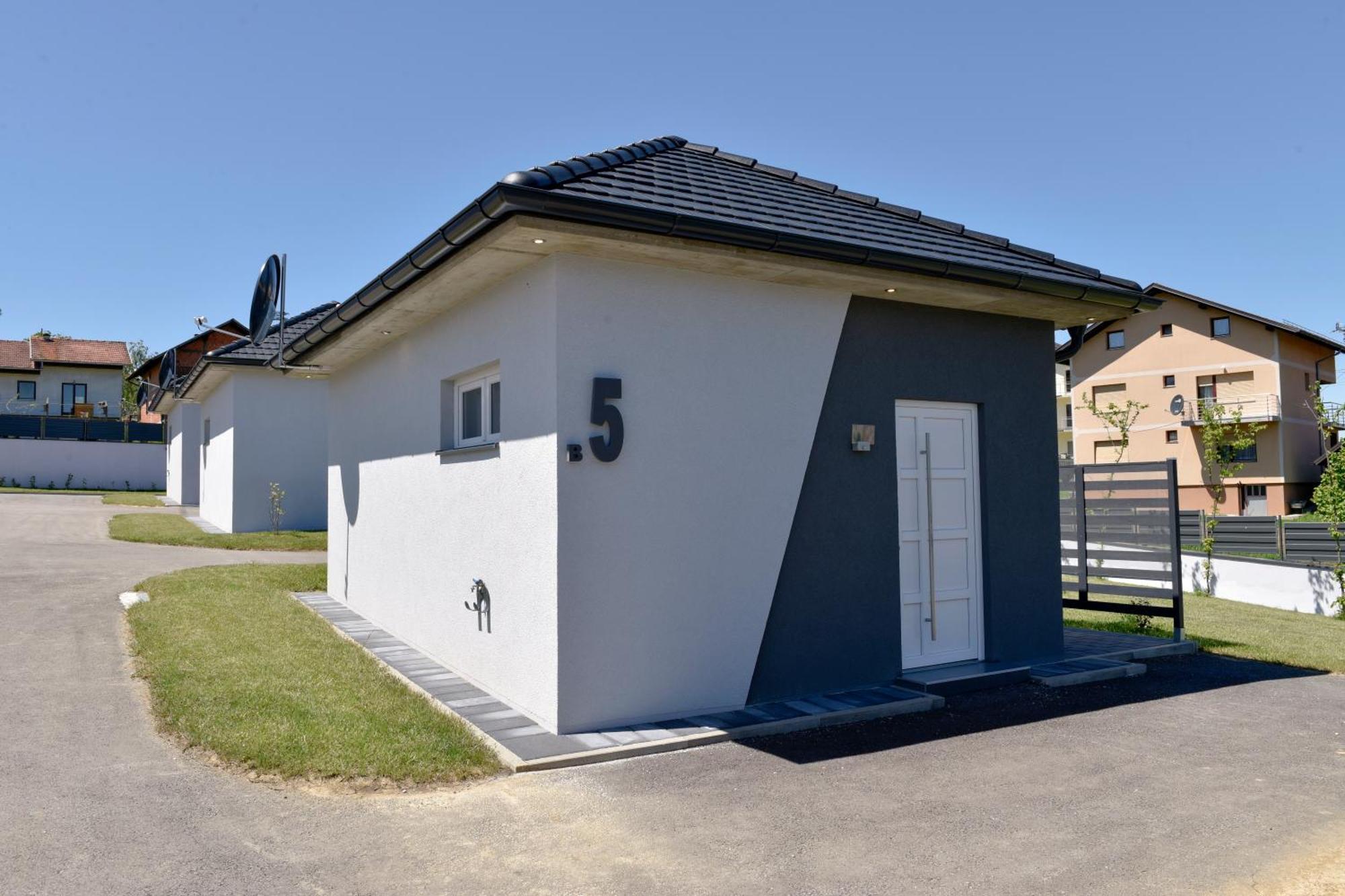 Apartmani I Bungalovi Trojka 바냐루카 객실 사진