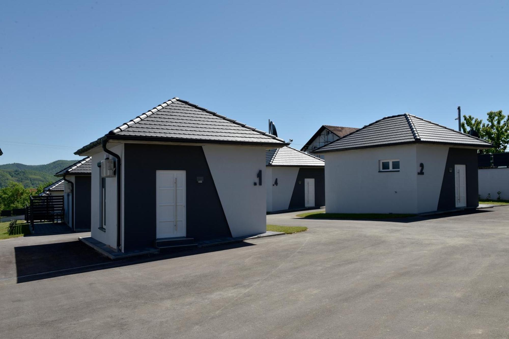 Apartmani I Bungalovi Trojka 바냐루카 객실 사진